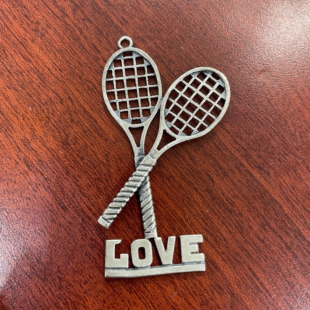 Tennis pendant